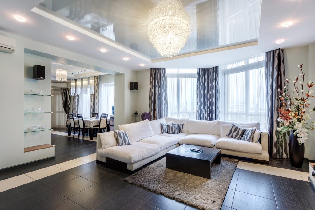 Apartamento tipo loft de lujo con diseño interior en estilo gris.